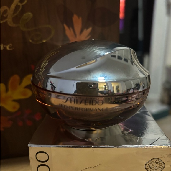 Shiseido Bio-Performance Advanced Cream in Gold Packaging - Picture 5 of 11